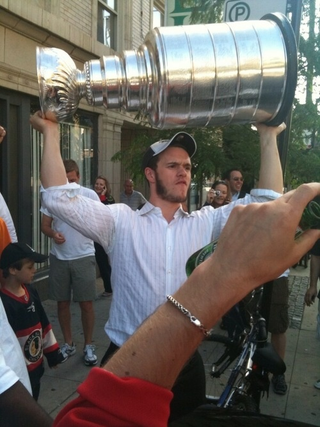 Illustration for article titled Blackhawks Celebrate Cup Win With 8AM Trip To Chicago Bar (MORE UPDATES)